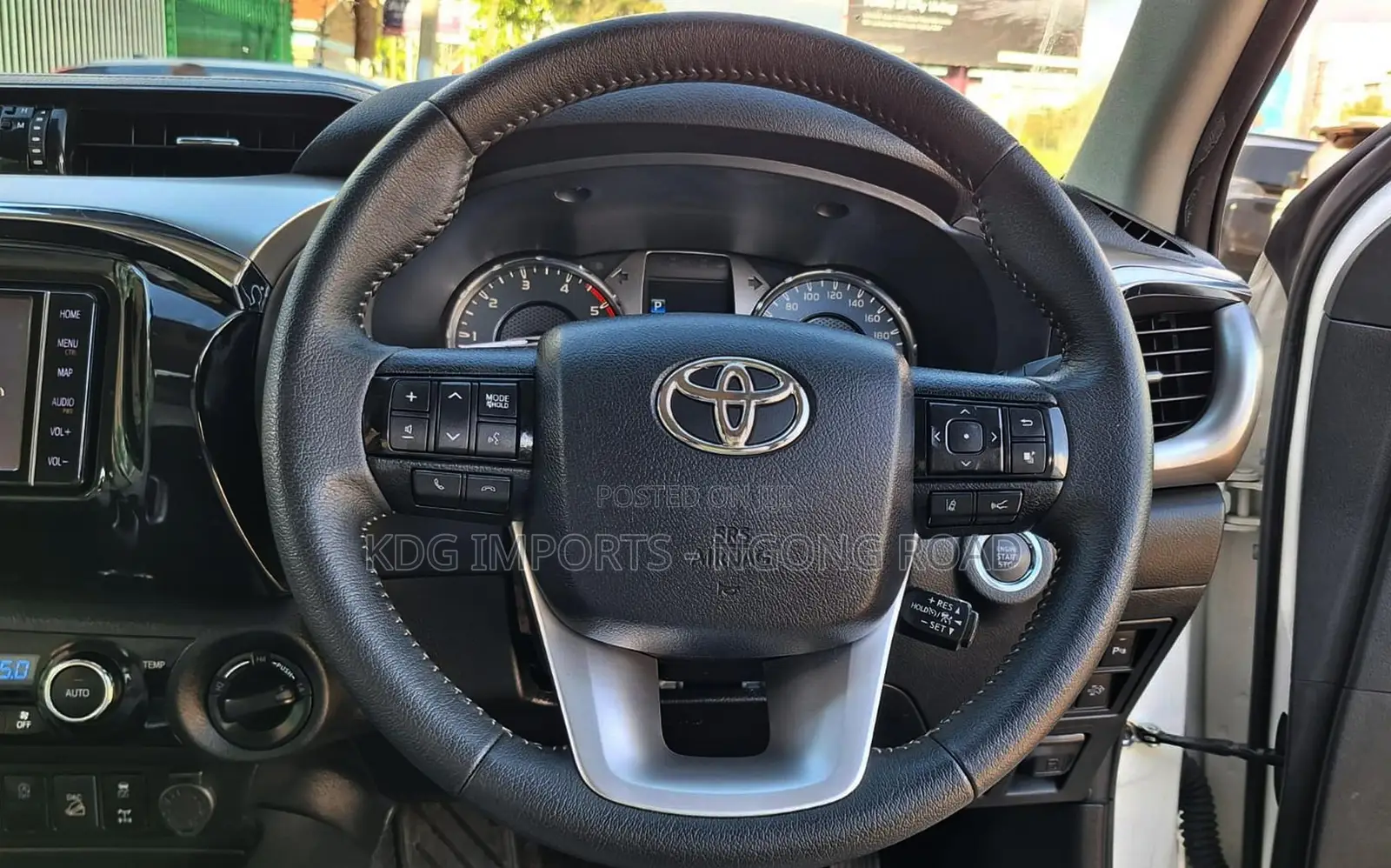 Toyota Hilux 2021 White
