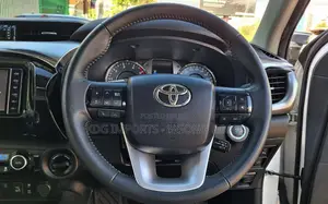 Toyota Hilux 2021 White
