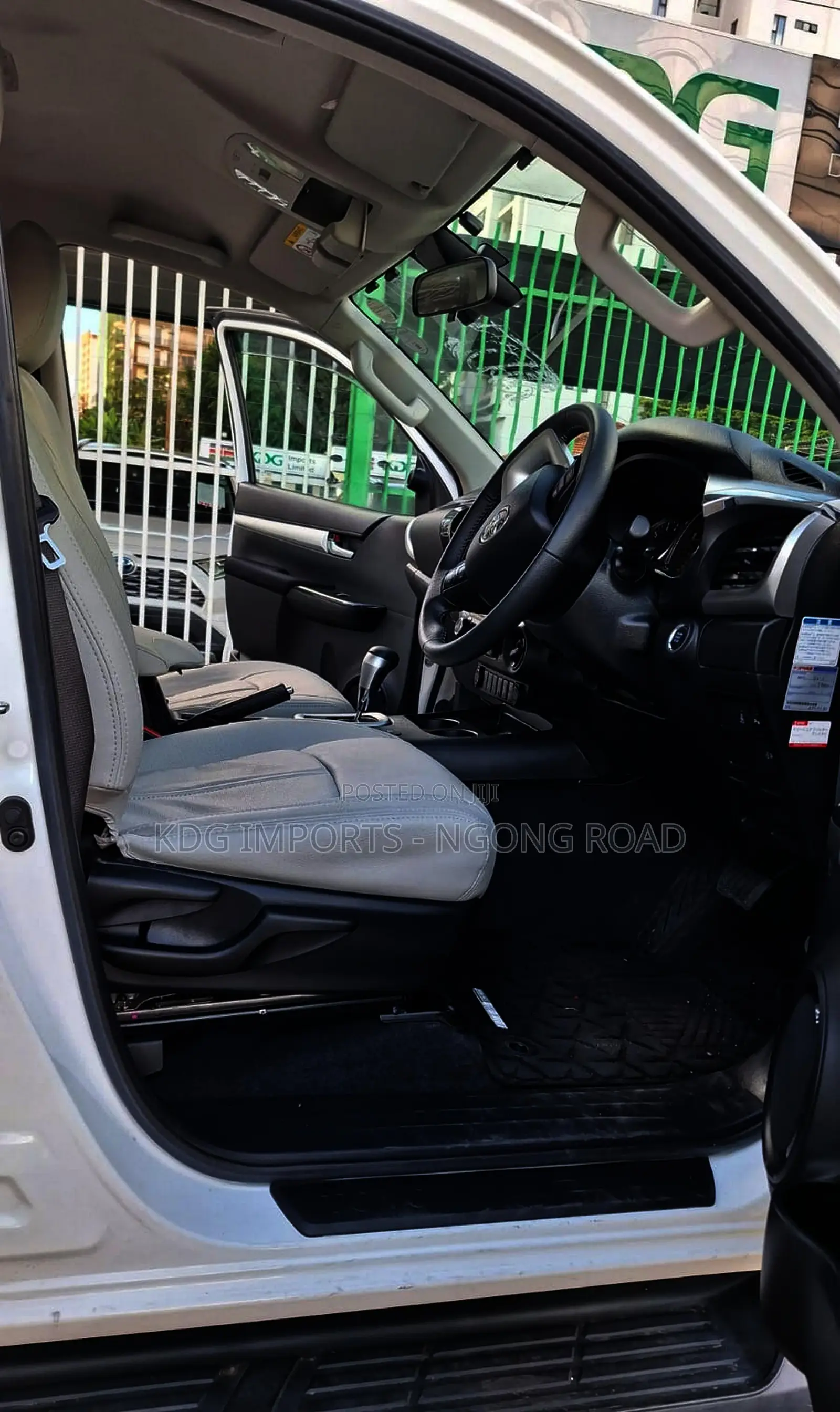 Toyota Hilux 2021 White