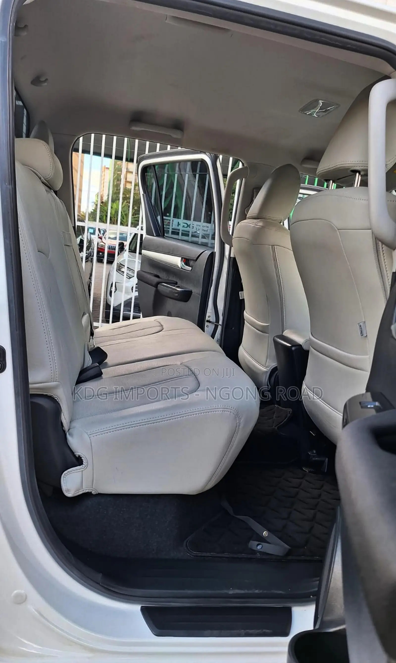 Toyota Hilux 2021 White