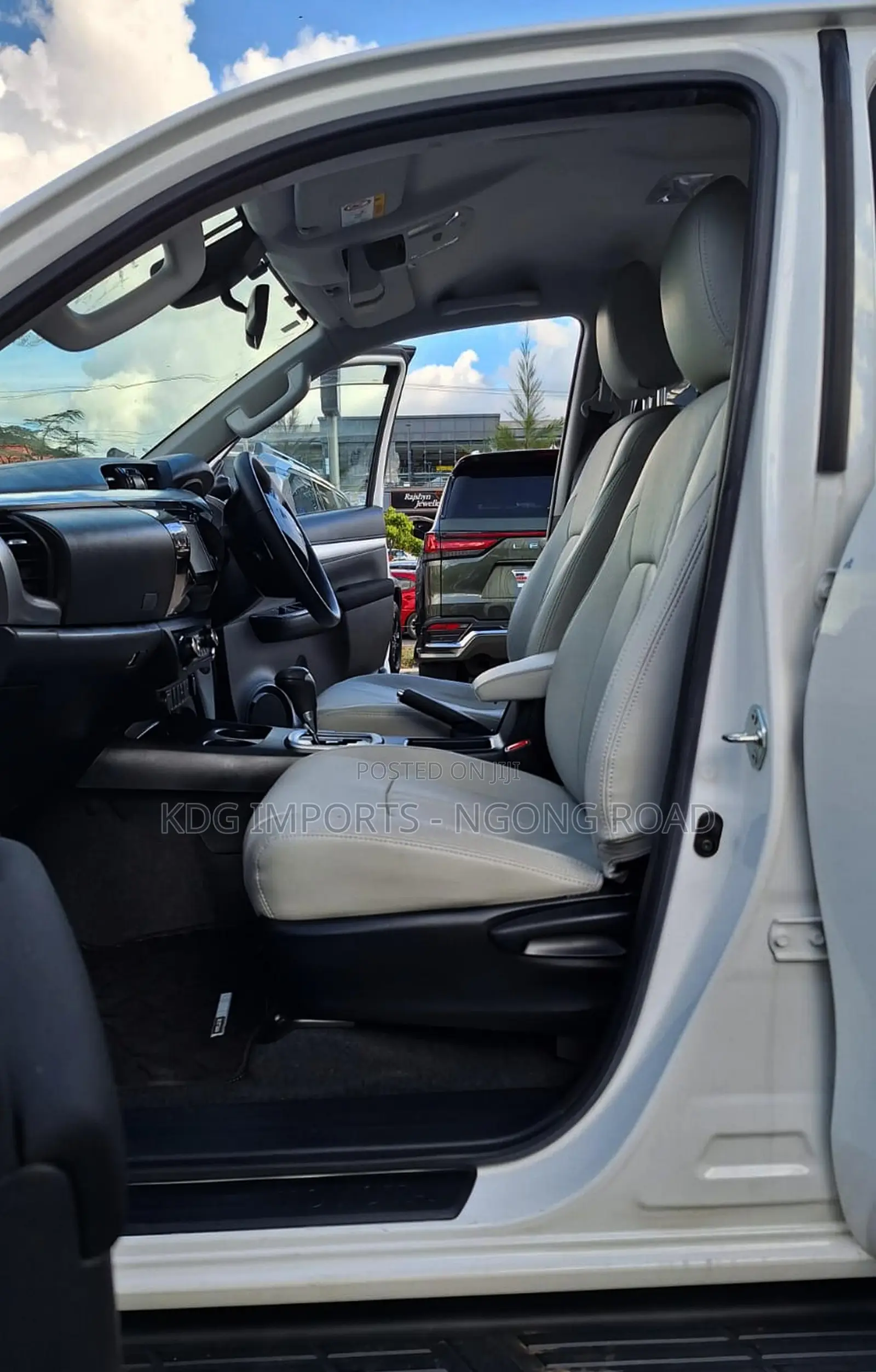 Toyota Hilux 2021 White