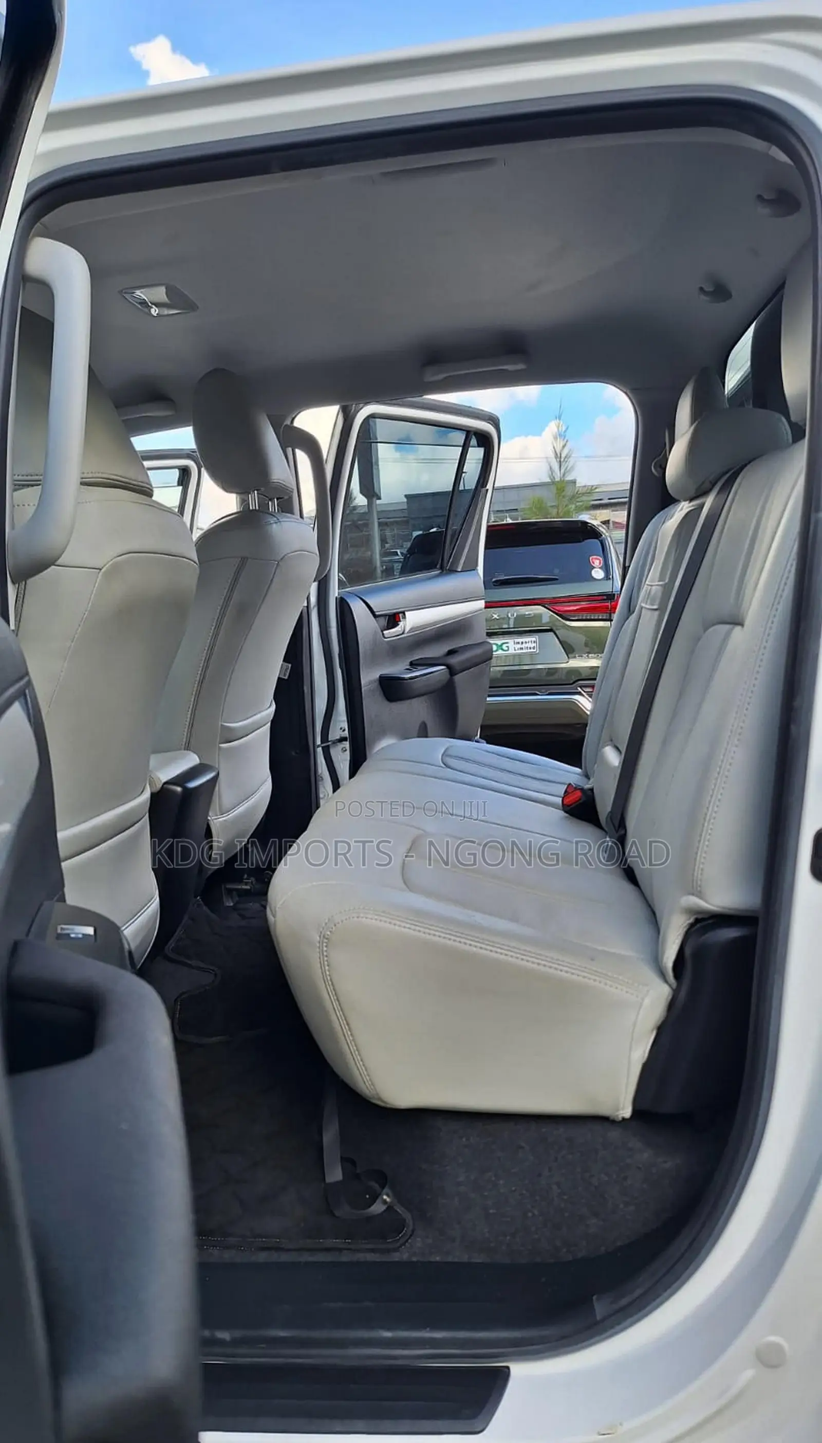 Toyota Hilux 2021 White