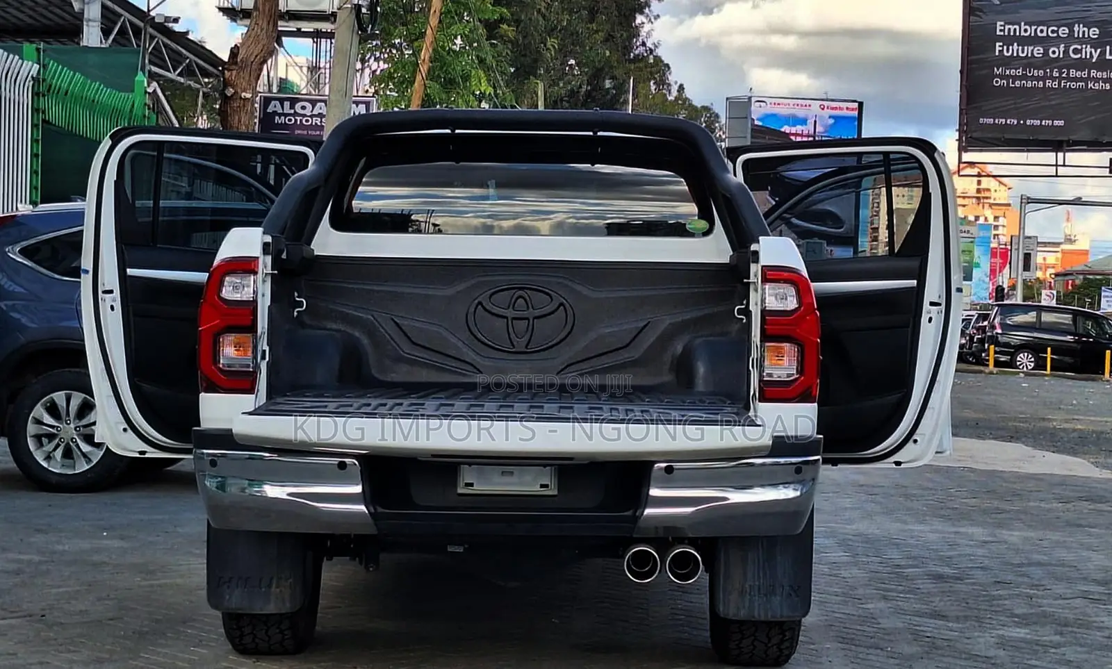 Toyota Hilux 2021 White