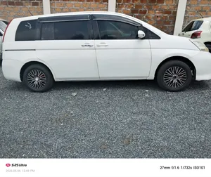Toyota ISIS 1.8 Platana 2008 White