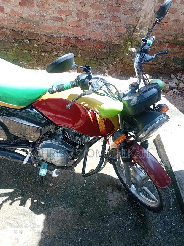 TVS HLX Plus ES 2020 Red