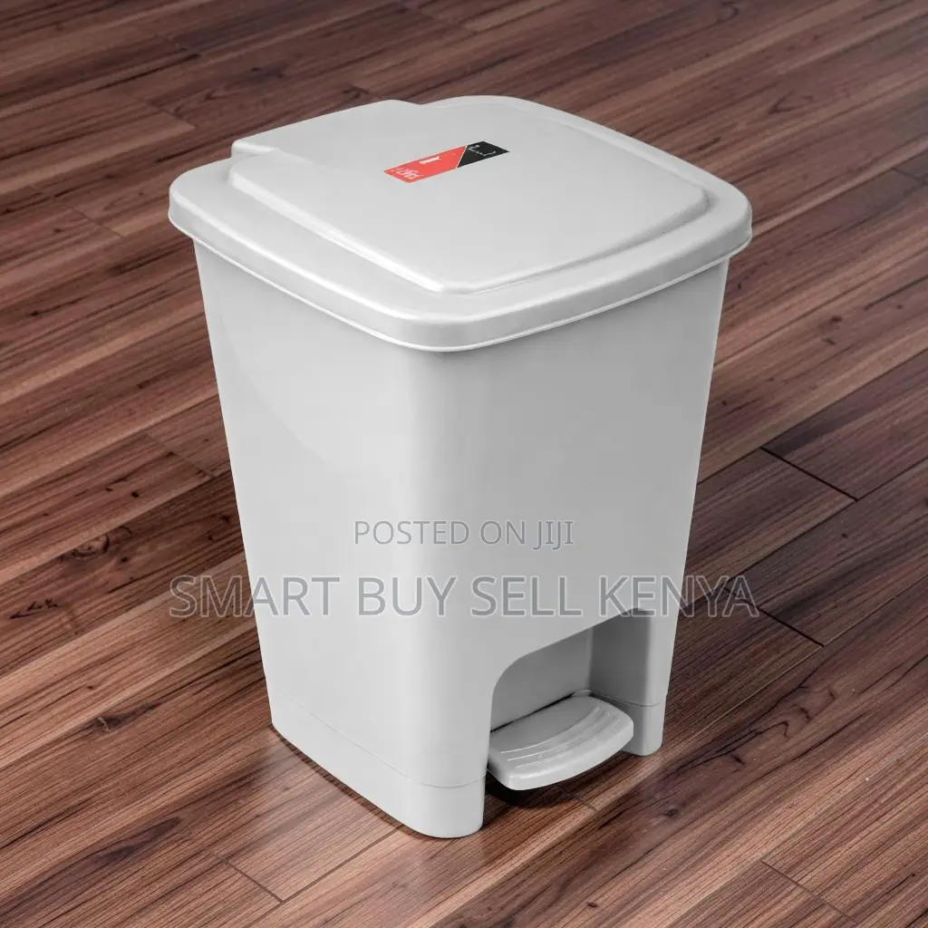 Hands-Free Large Capacity 30l Hard Plastic Step Pedal Waste Bin