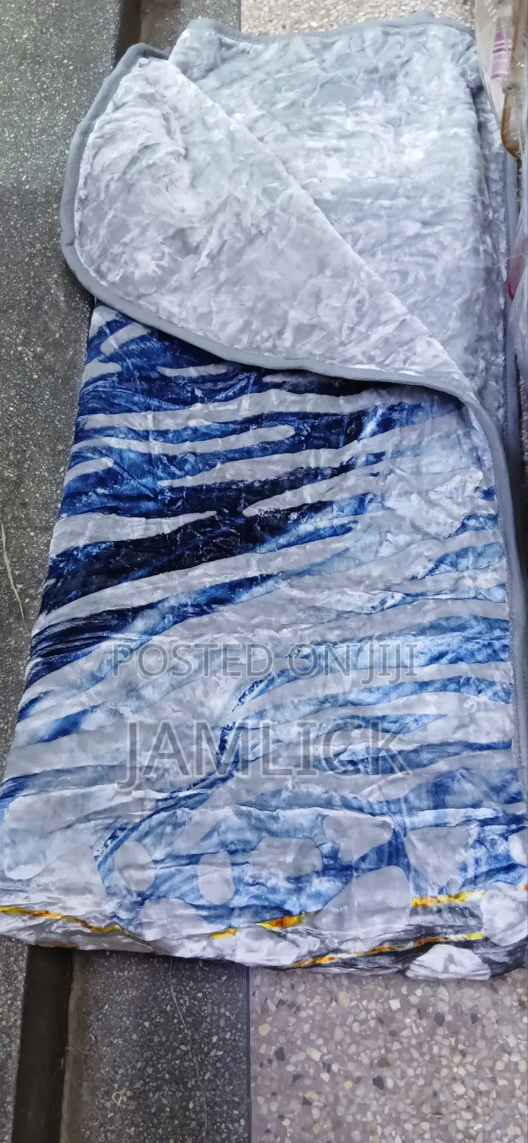 Single Two-Sided Blanket - Sk