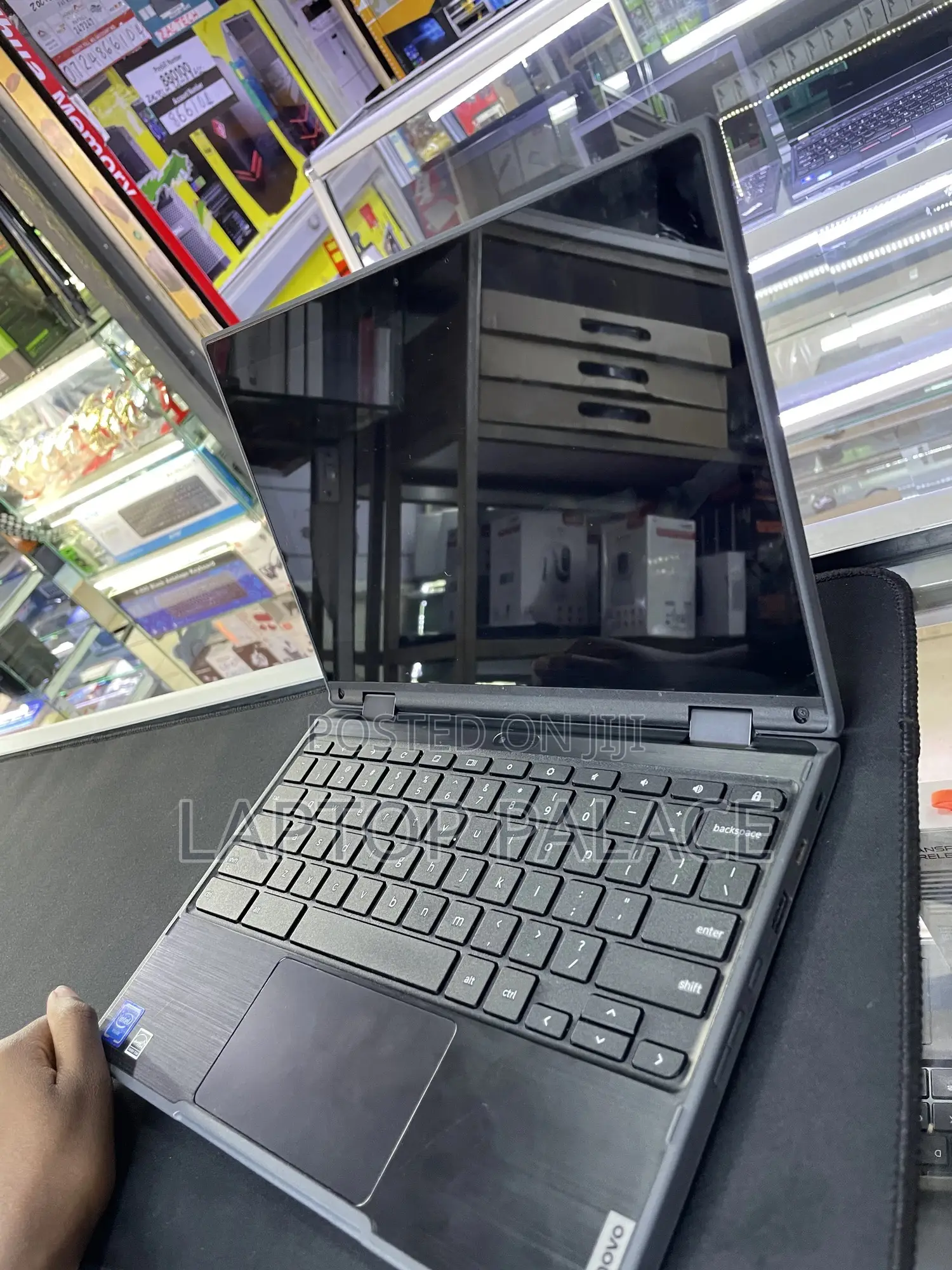 Laptop Lenovo 500e 4GB Intel Celeron SSD 60GB
