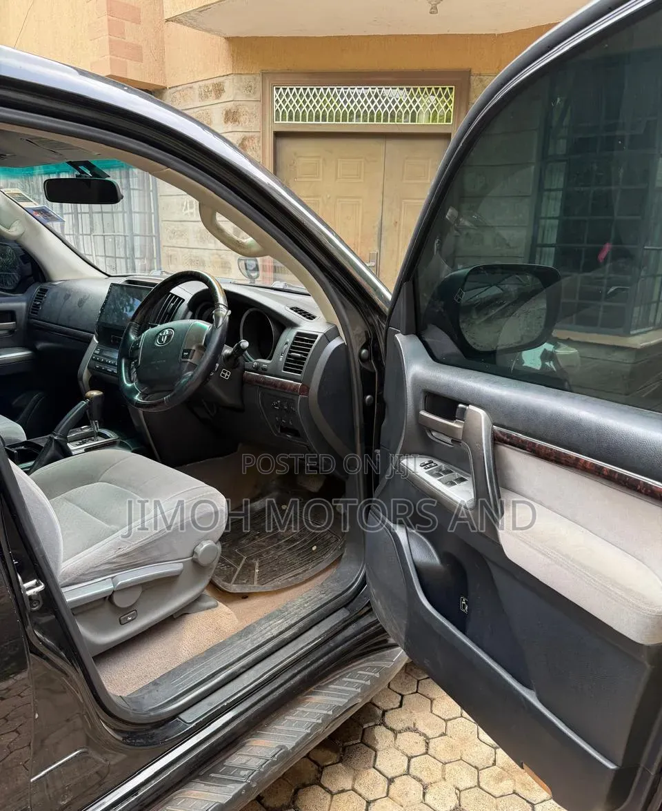 Toyota Land Cruiser 2011 Black