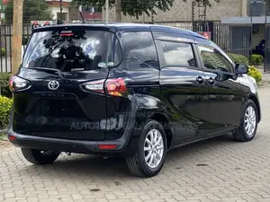 Toyota Sienta 2019