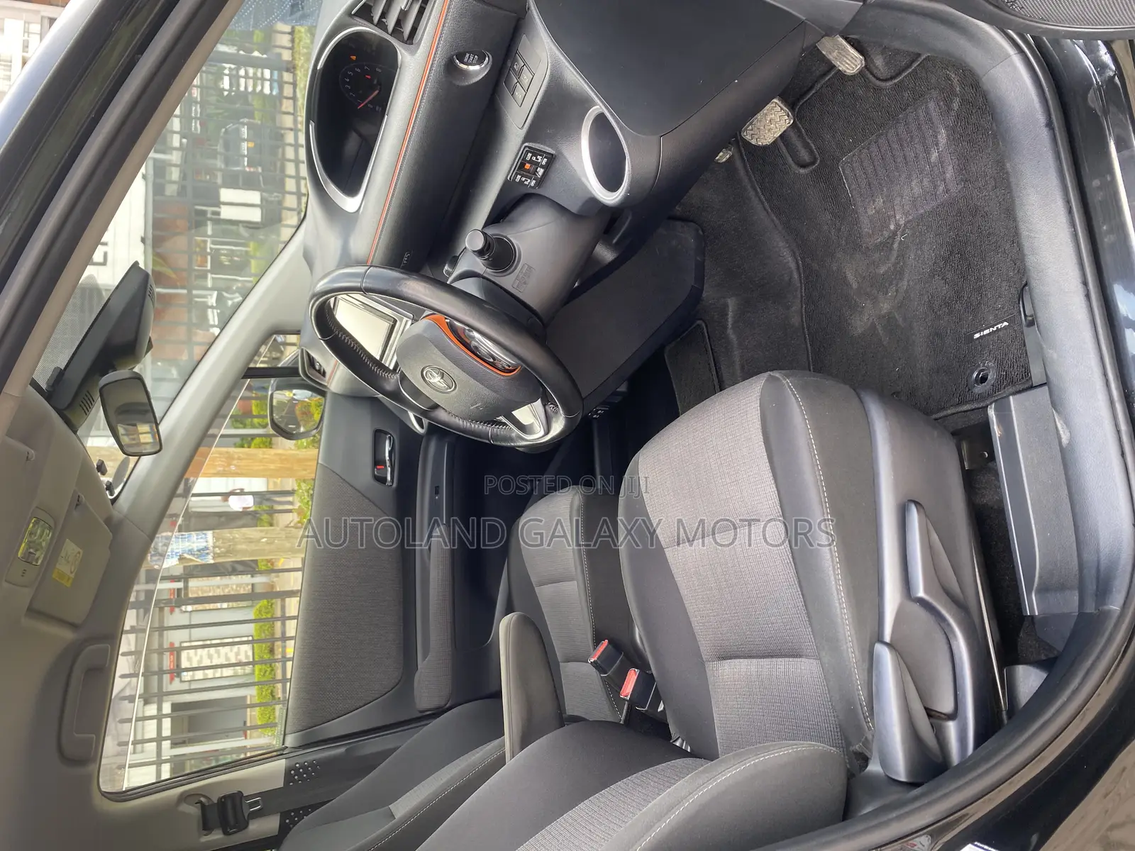Toyota Sienta 2019