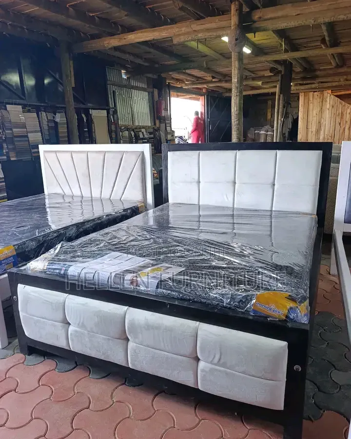 4by6 Mocket Bed White and Black Frame