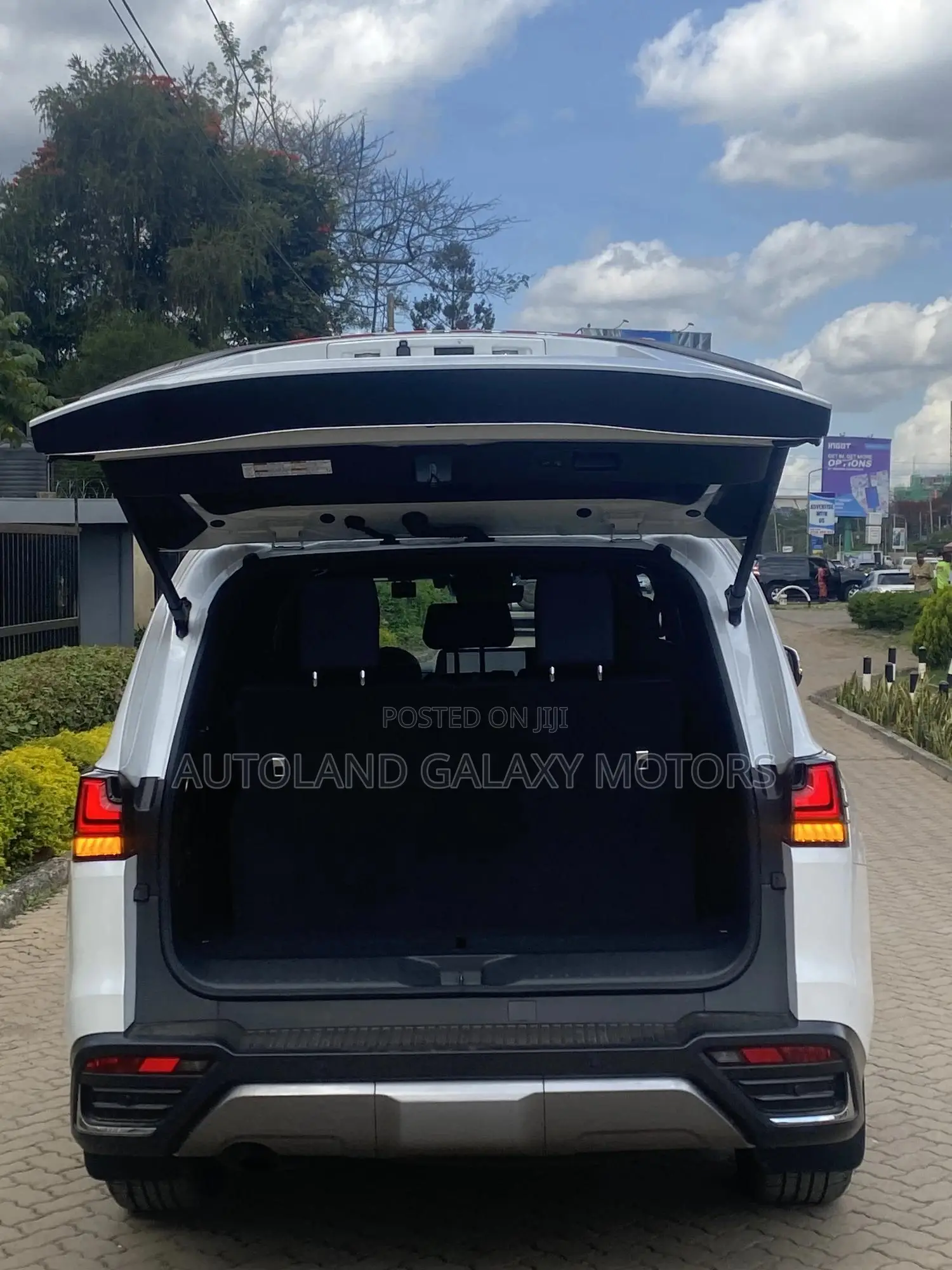 Lexus LX 600 2022 White