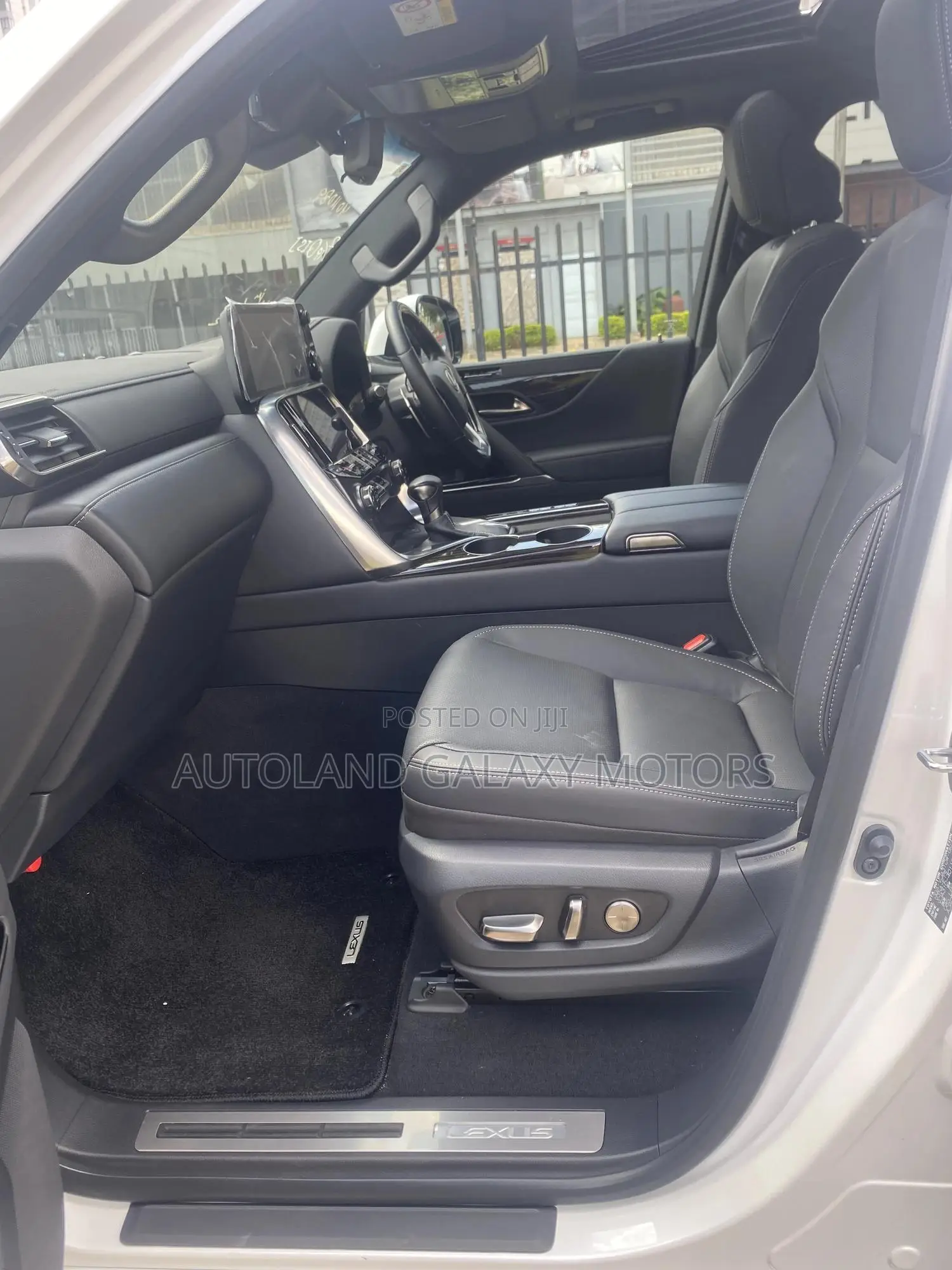 Lexus LX 600 2022 White