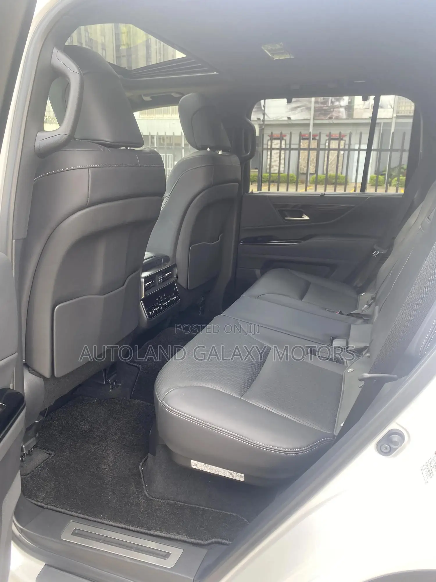 Lexus LX 600 2022 White