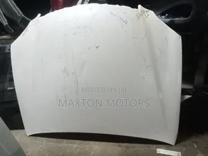 Crown Athlete 2006-2008 Bonnet Without Grille