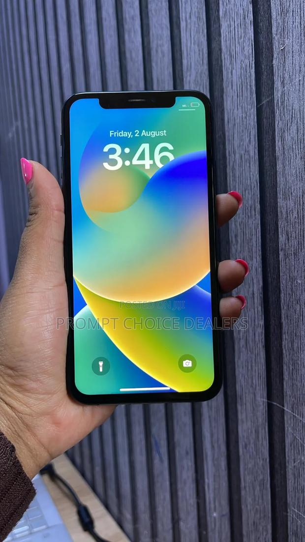 New Apple iPhone XS 64 GB Black - main view