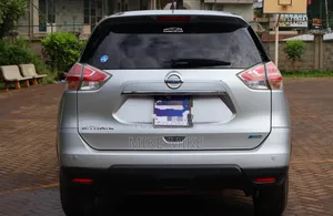 Nissan X-Trail 2.0 Petrol FWD 2014 Silver