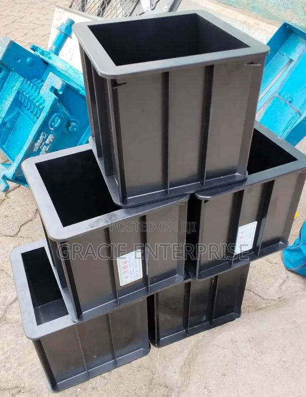 Standard Plastic Cube Moulds - thumbnail 2