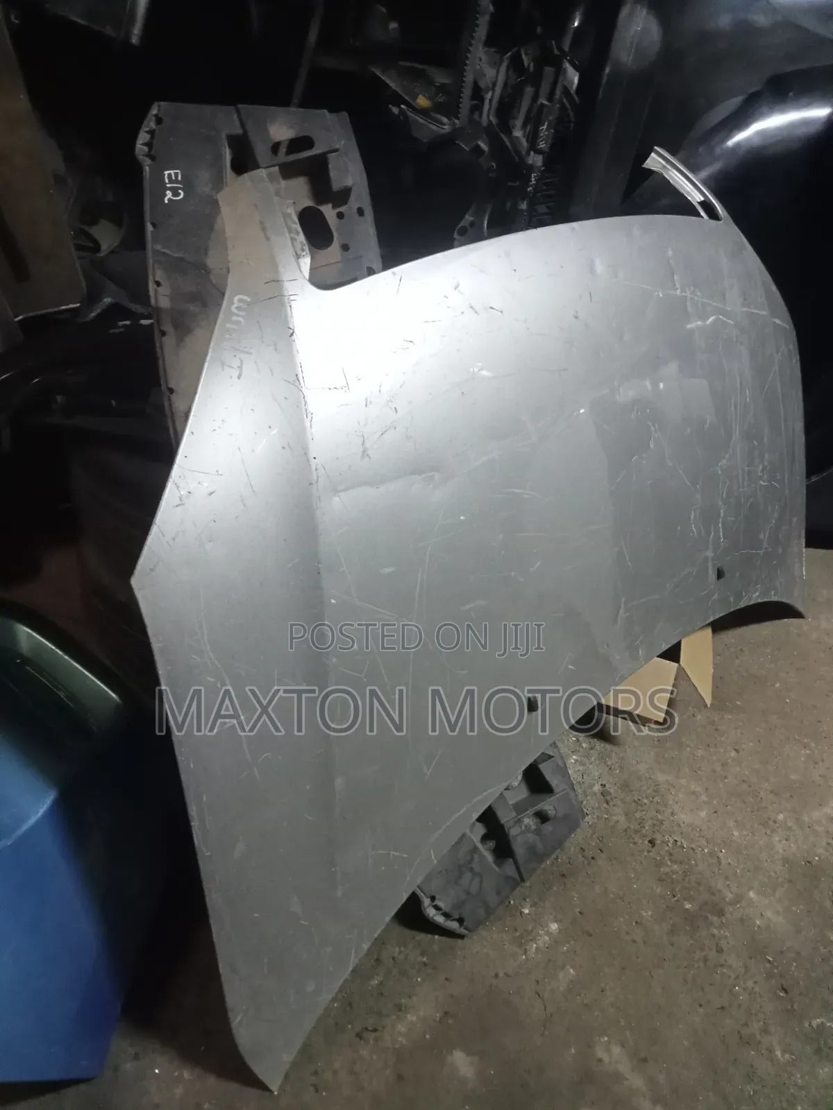 Ipsum Bonnet Less Grille