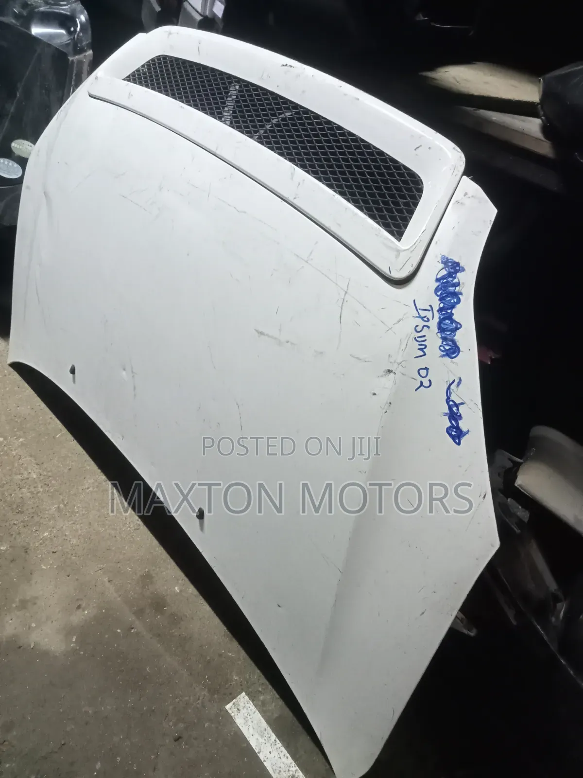 Ipsum Bonnet With Sport Grille