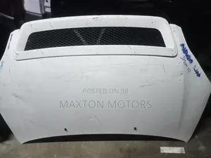 Ipsum Bonnet With Sport Grille