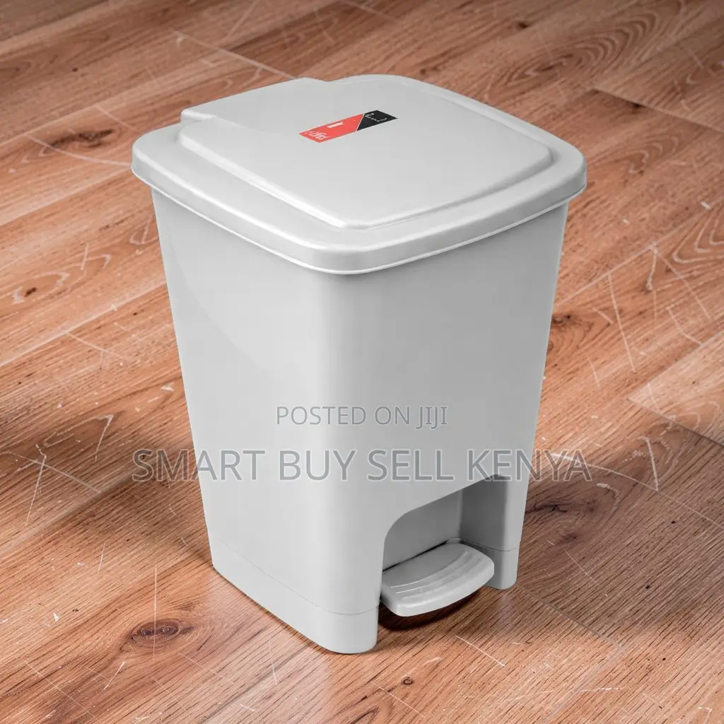 Hands-Free Compact 30l Hard Plastic Step Pedal Waste Garbage Bin