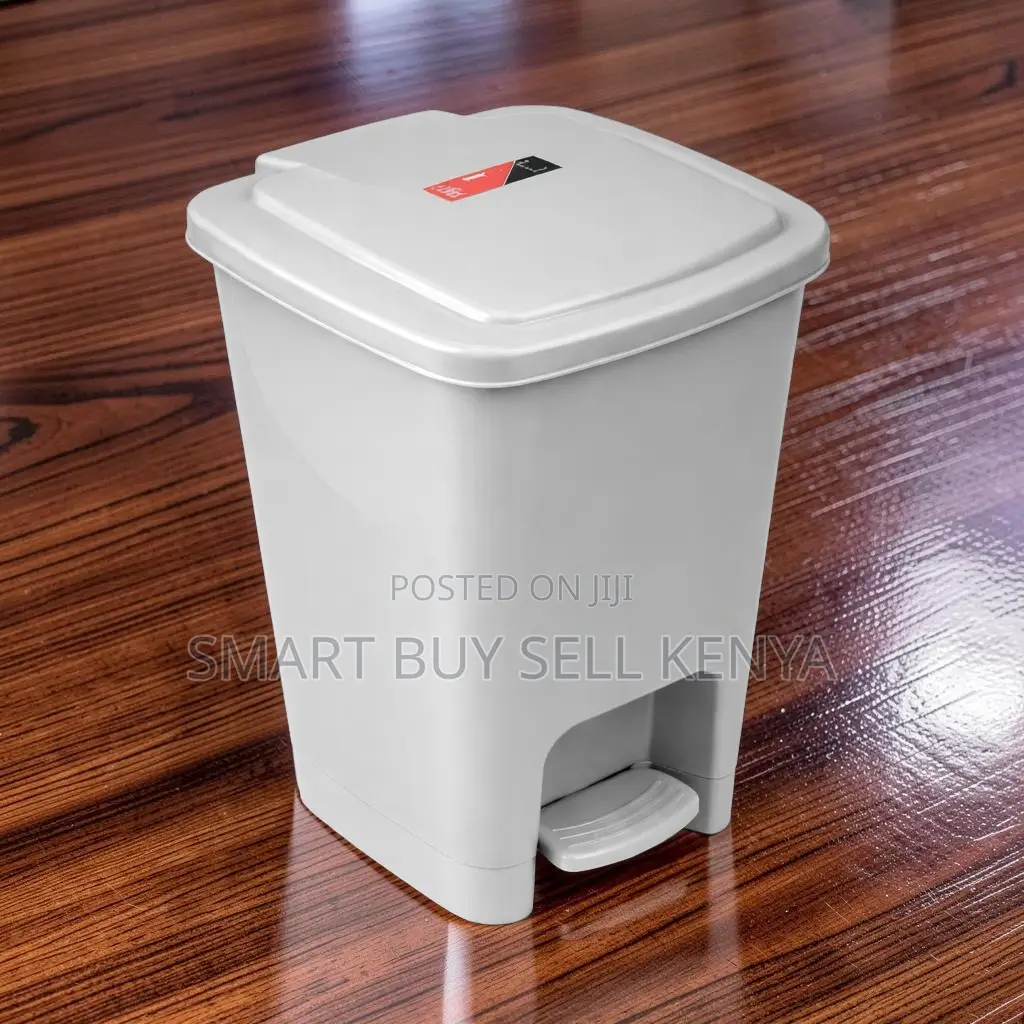 Hands-Free User Friendly 30 Litres Hard Plastic Step Pedal Waste Bin