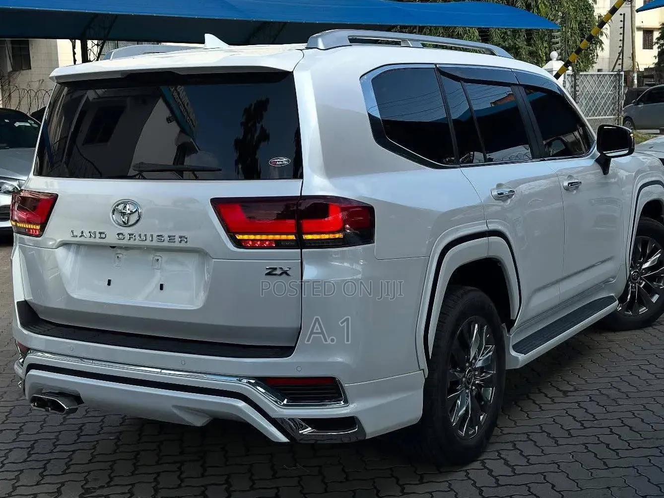 Toyota Land Cruiser LC300 2024 Pearl