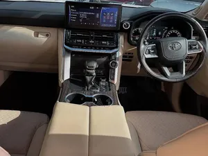 Toyota Land Cruiser LC300 2024 Pearl