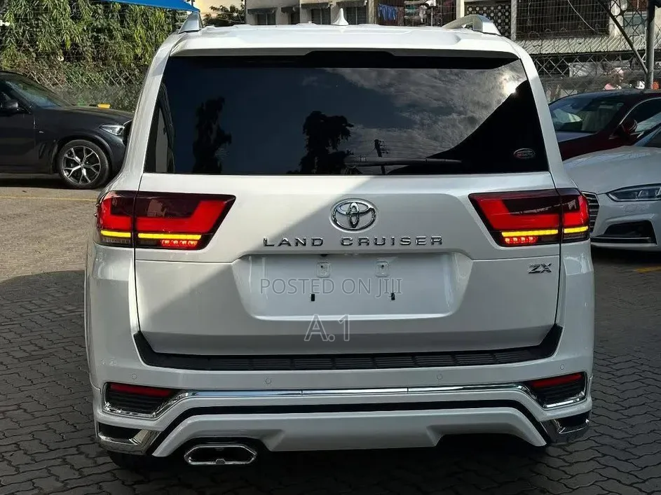 Toyota Land Cruiser LC300 2024 Pearl