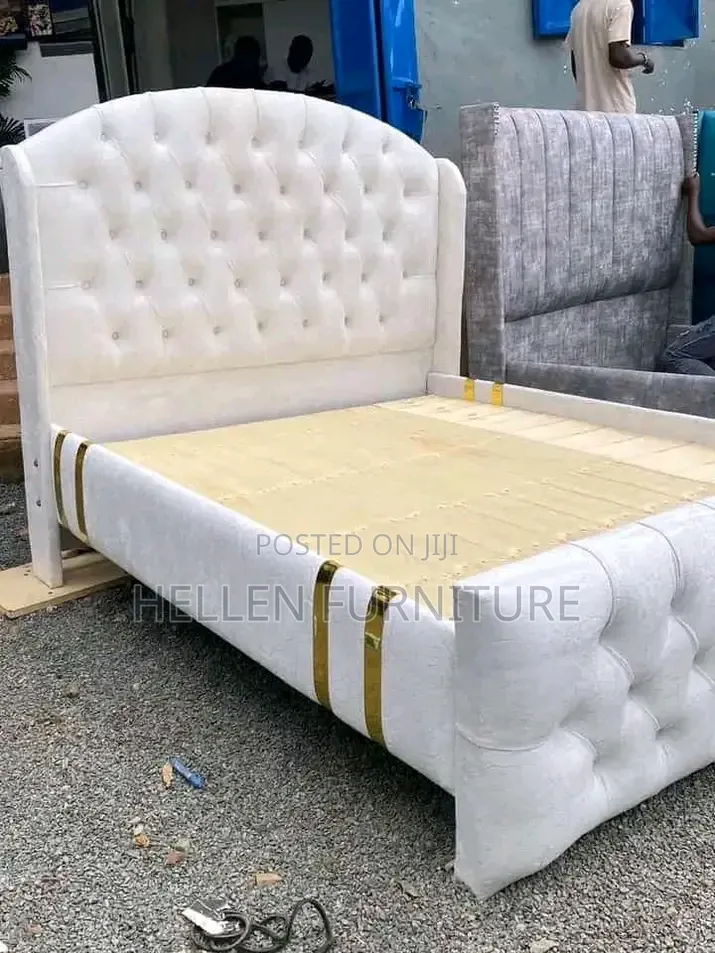White 5by6 Chester Bed