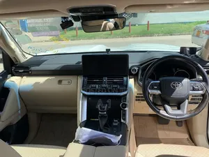 Toyota Land Cruiser LC300 2023 Pearl