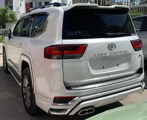 Toyota Land Cruiser LC300 2023 Pearl