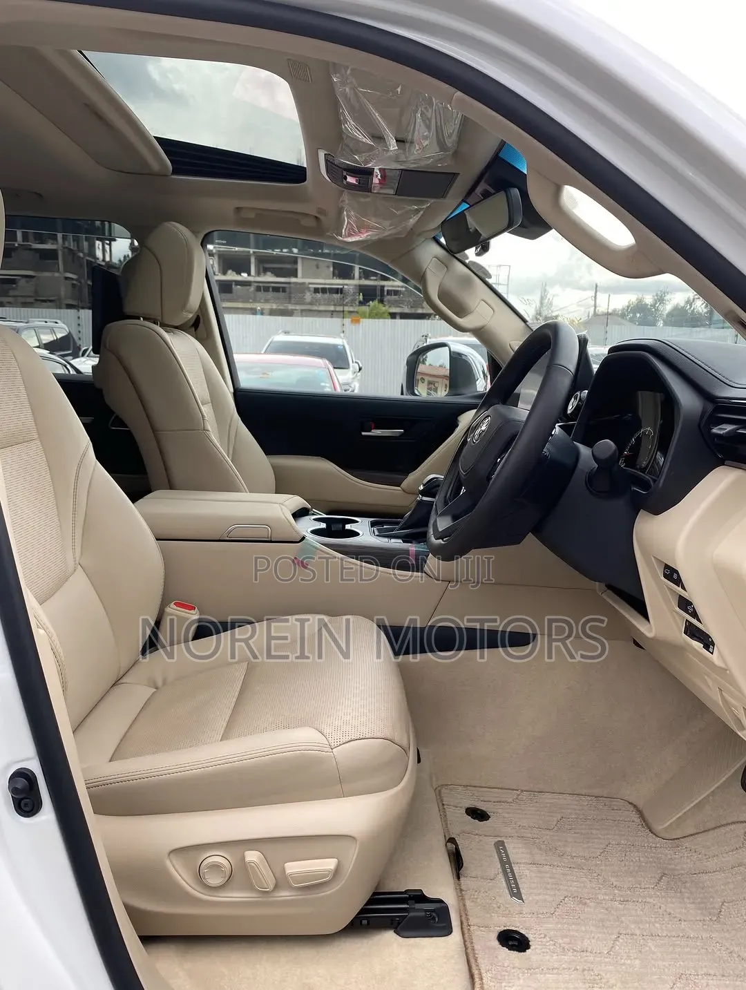 Toyota Land Cruiser LC300 2024 White
