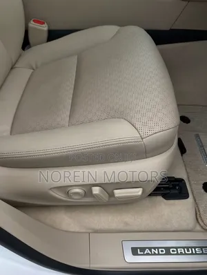 Toyota Land Cruiser LC300 2024 White