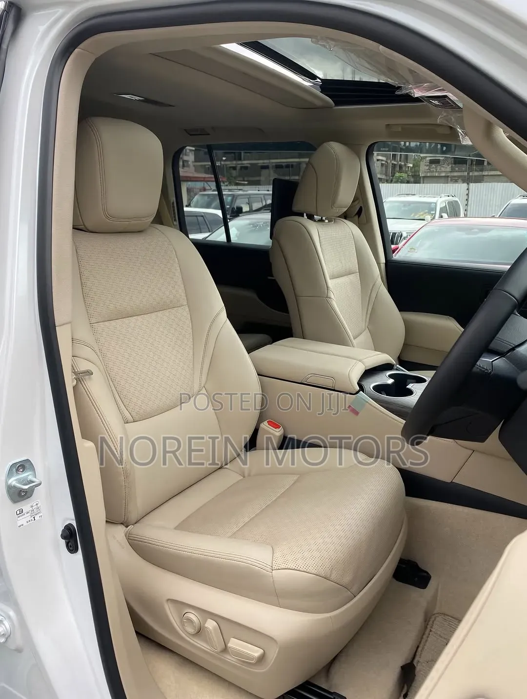 Toyota Land Cruiser LC300 2024 White