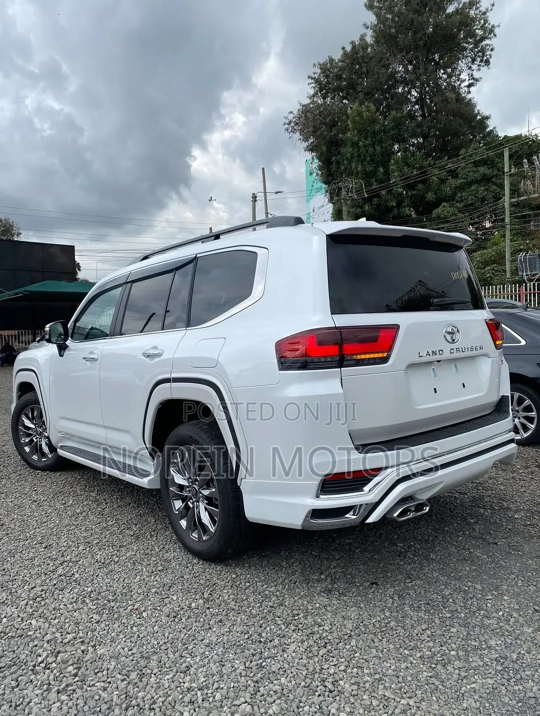 Toyota Land Cruiser LC300 2024 White