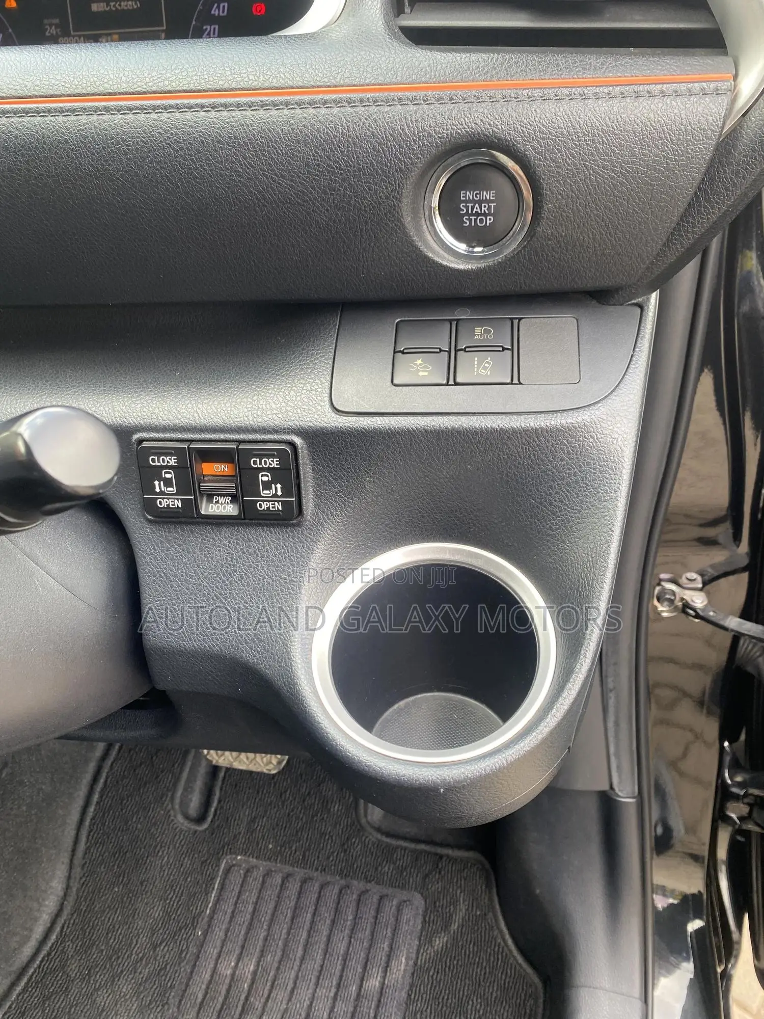 Toyota Sienta 2019