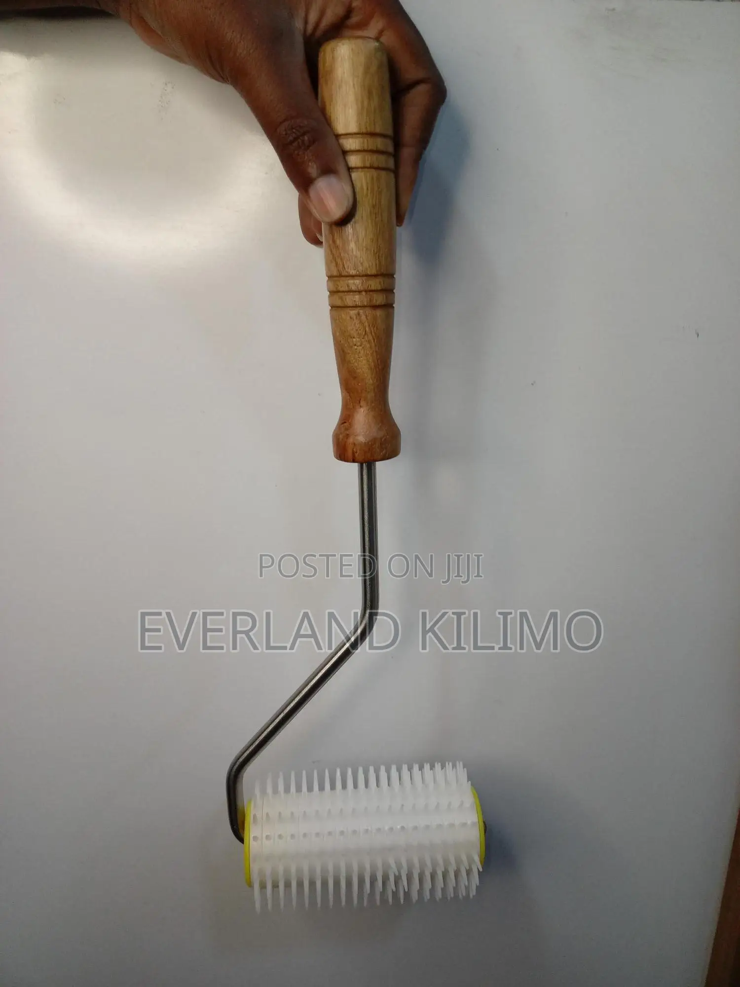Uncapping Beehive Roller