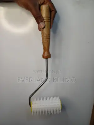 Uncapping Beehive Roller
