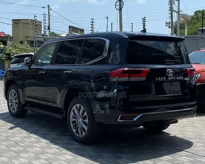 Toyota Land Cruiser LC300 2023 Black