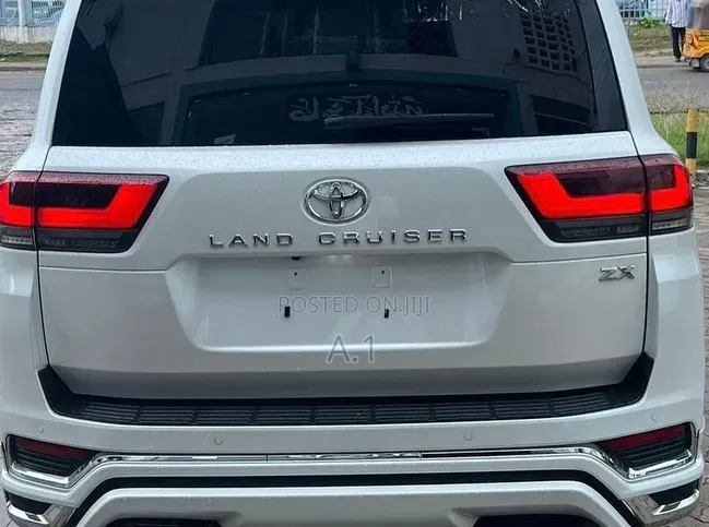 Toyota Land Cruiser 3.3 Diesel 4WD 2022 White