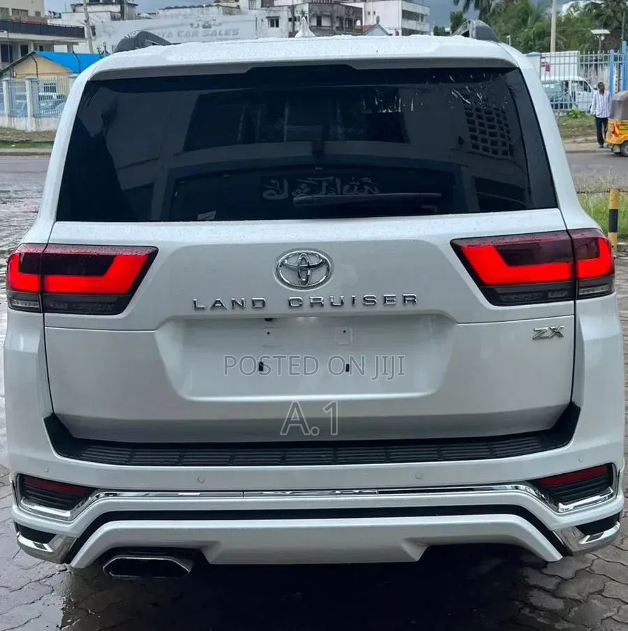 Toyota Land Cruiser 3.3 Diesel 4WD 2022 Pearl