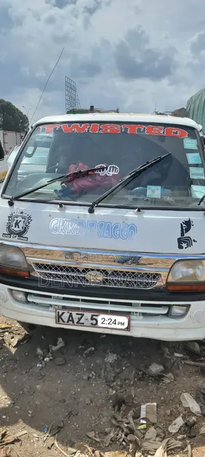 Toyota HiAce 2001 White