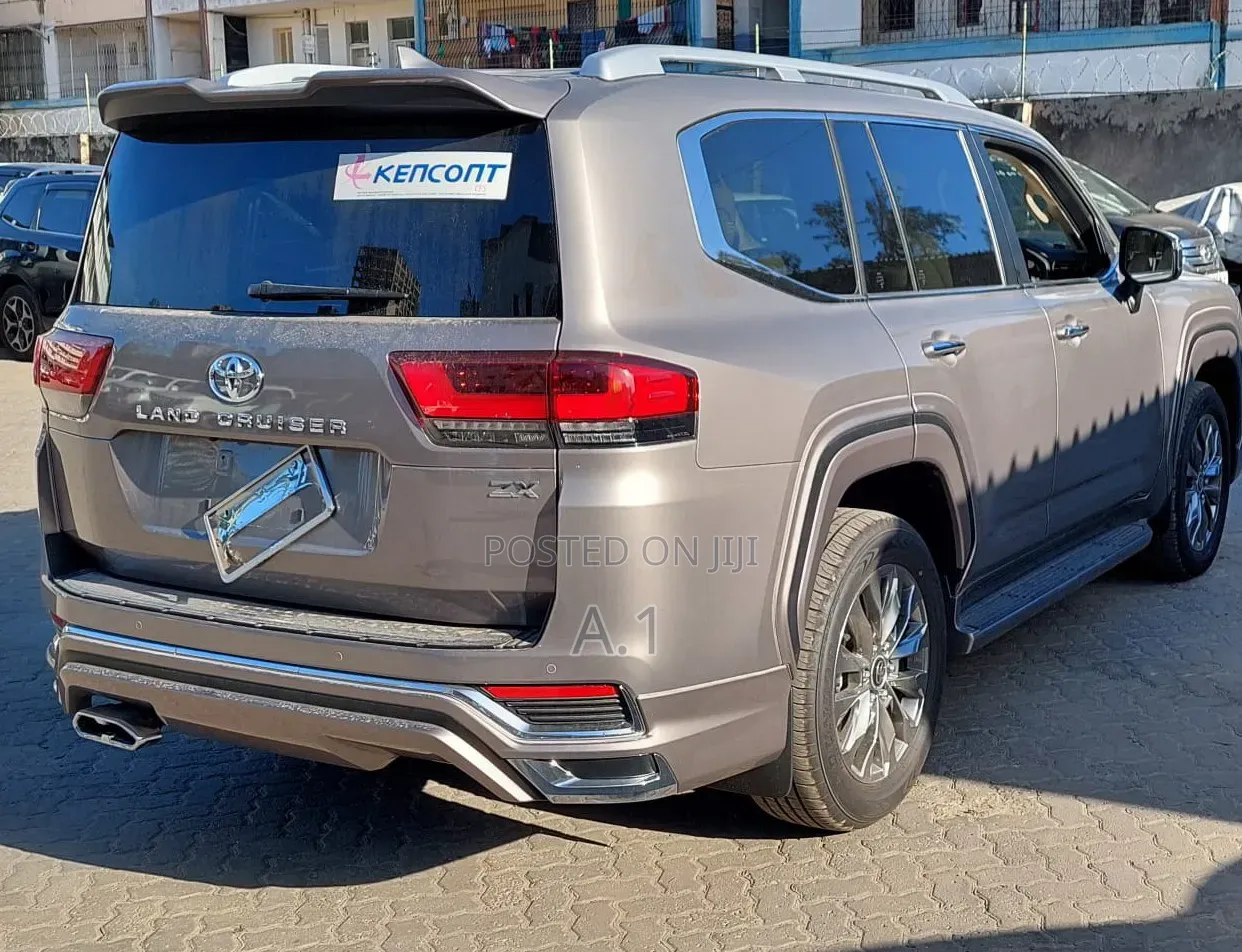 Toyota Land Cruiser LC300 2023 Brown