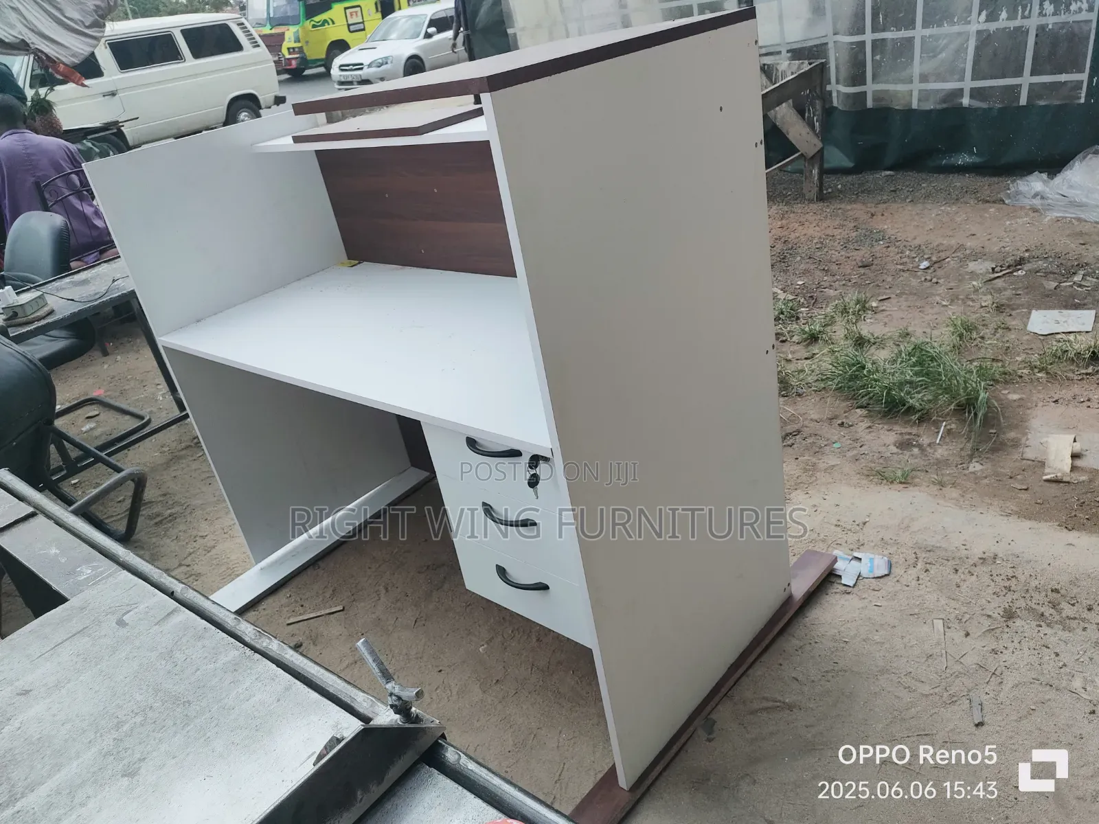 1.4m Receptionist Counter Desk