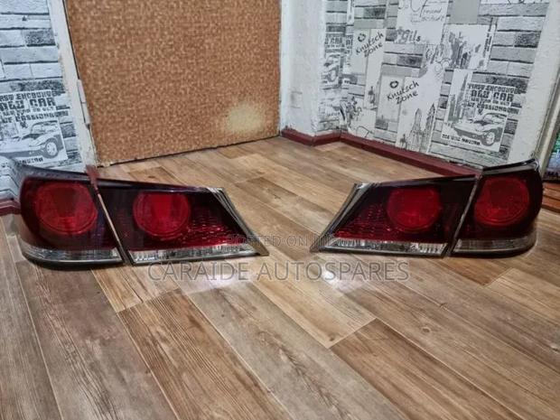 Crown Athlete 2015 Taillights/Backlights - main view