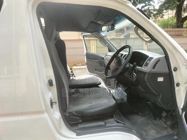Toyota Grand HiAce 2012 White - thumbnail 9