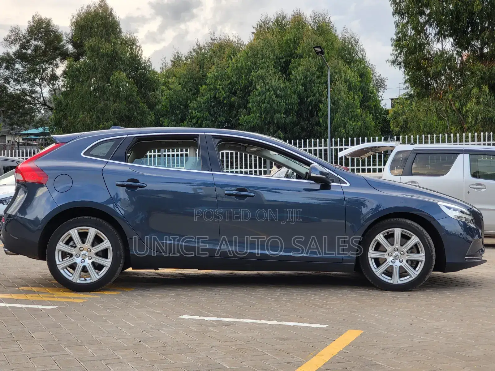 Volvo V40 2020 Blue